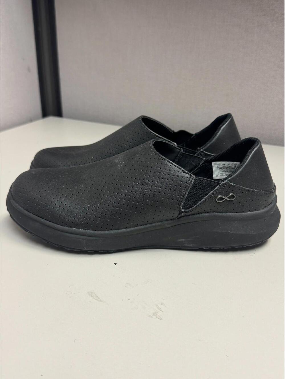 Infinity Black Leather Work Shoes Slip Resistant Size 10